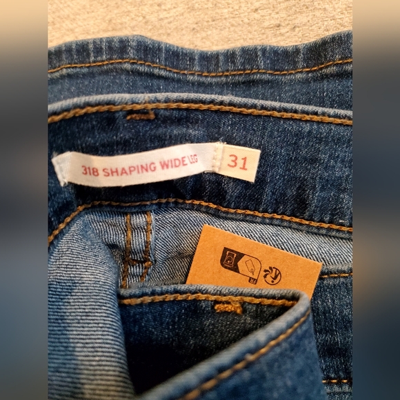 Levi's Women's 318 Shaping Jeans Nwt 30 X 31 - Picture 4 of 4